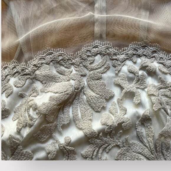 Tadashi Shoji Size 10 Illusion Yoke Embroidered Sleeveless Lace Bridal Gown - Picture 8 of 14